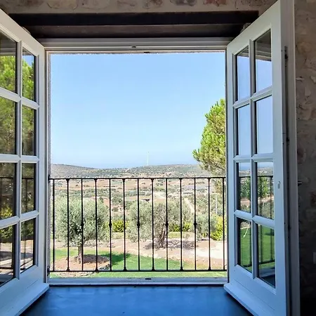 Hotel Magnificent Stone House 14 Beds 7 En-suite Cesme