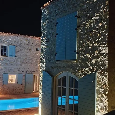 Magnificent Stone House 14 Beds 7 En-suite Hotel *
