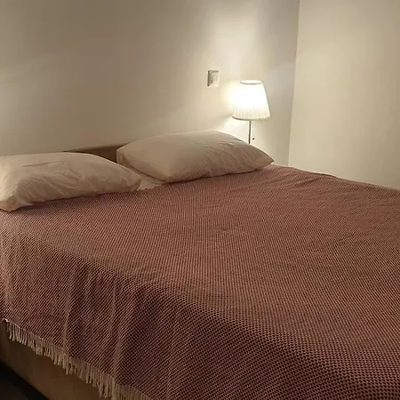 Magnificent Stone House 14 Beds 7 En-suite Hotel