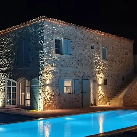 Hotel Magnificent Stone House 14 Beds 7 En-suite Cesme