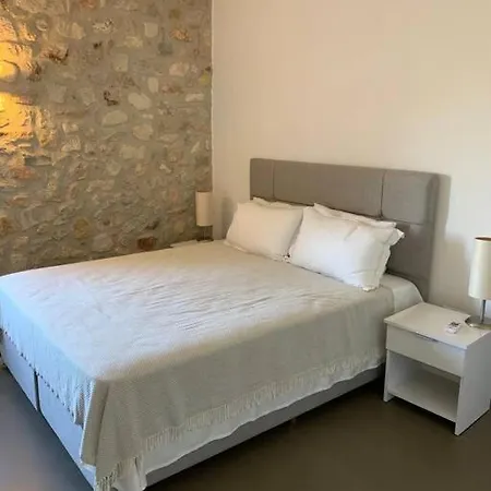 Magnificent Stone House 14 Beds 7 En-suite Cesme
