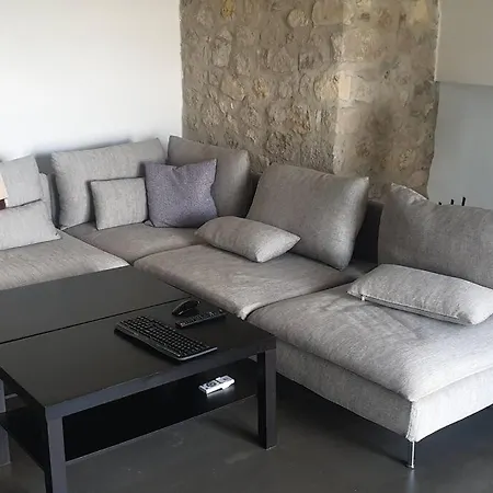 Magnificent Stone House 14 Beds 7 En-suite Hotel