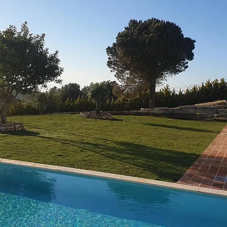 Magnificent Stone House 14 Beds 7 En-suite *
