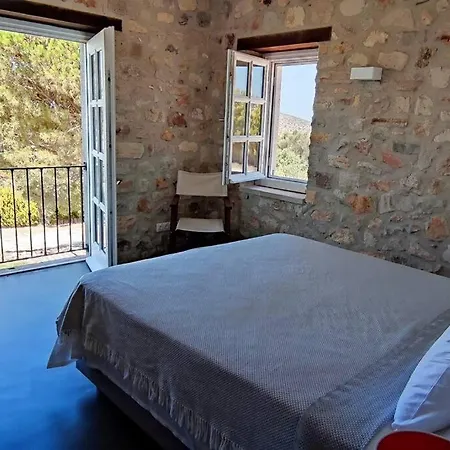 Hotel Magnificent Stone House 14 Beds 7 En-suite Çeşme