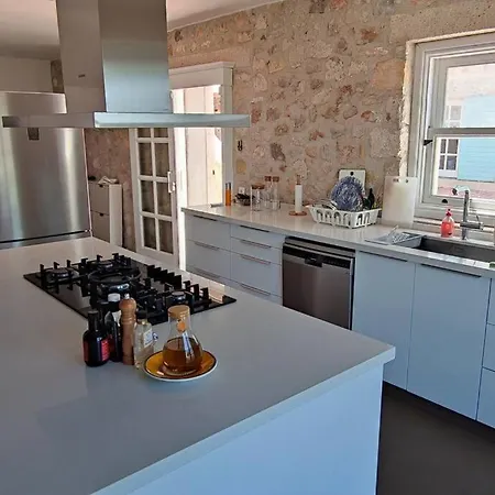 Magnificent Stone House 14 Beds 7 En-suite
