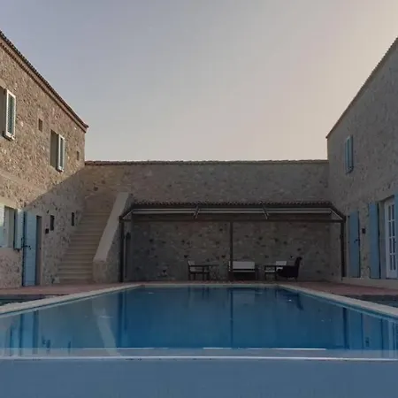Magnificent Stone House 14 Beds 7 En-suite Hotel